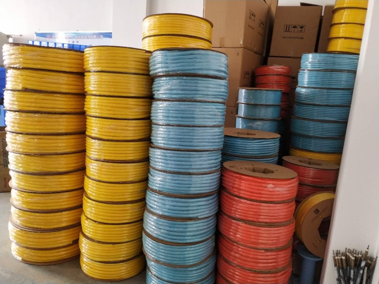 彩色開口自卷式套管大量生產(chǎn)中歡迎下單！